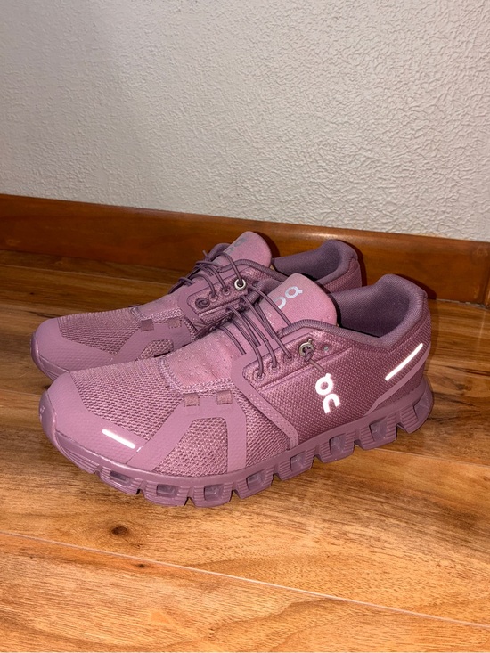 On Running Shoes - On Cloud 5 Women’s Athletic Running Shoe Sneakers, pink fig/quartz - size 8.5